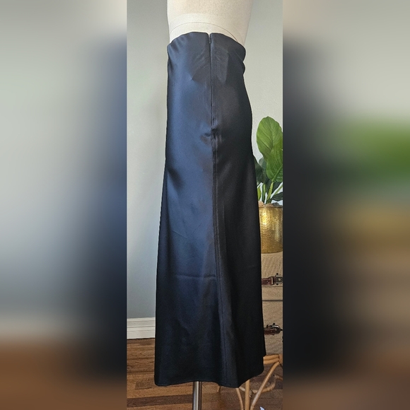 TREASURE & BOND Bias Cut Satin Midi Skirt! - Picture 4 of 9